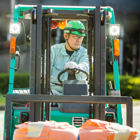 フォークリフト