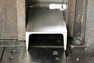 切断溝形鋼 100×50×5/7.5