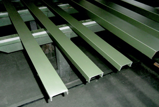 エッチングプライマー溝形鋼